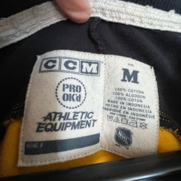 CCM Vintage Boston bruins sweater - Picture 2 of 2